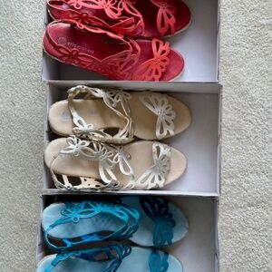 THREE PAIRS OF ERIC MICHAEL JILLIAN SHOES IN RED, GOLD, BLUE,  SIZE 40 (9.5 USA)